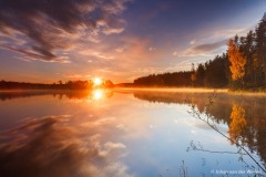 zonsopkomst boven het meer; sunrise over the lake